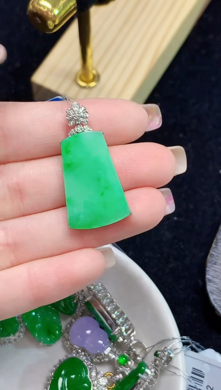 吊坠(不含链)18K金镶嵌翡翠L0971多样性发其一