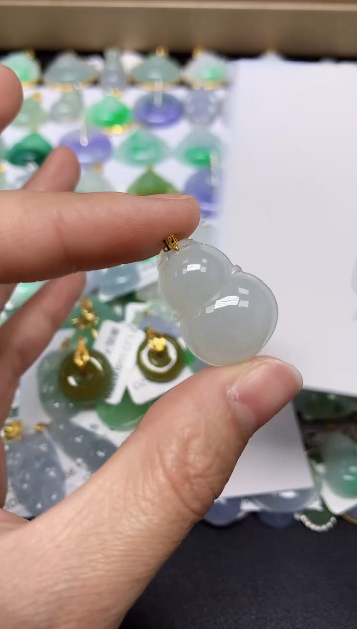 翡翠18K金镶嵌颈饰 天然翡翠A货