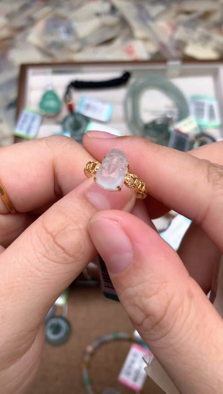 18K金镶嵌挂件翡翠一