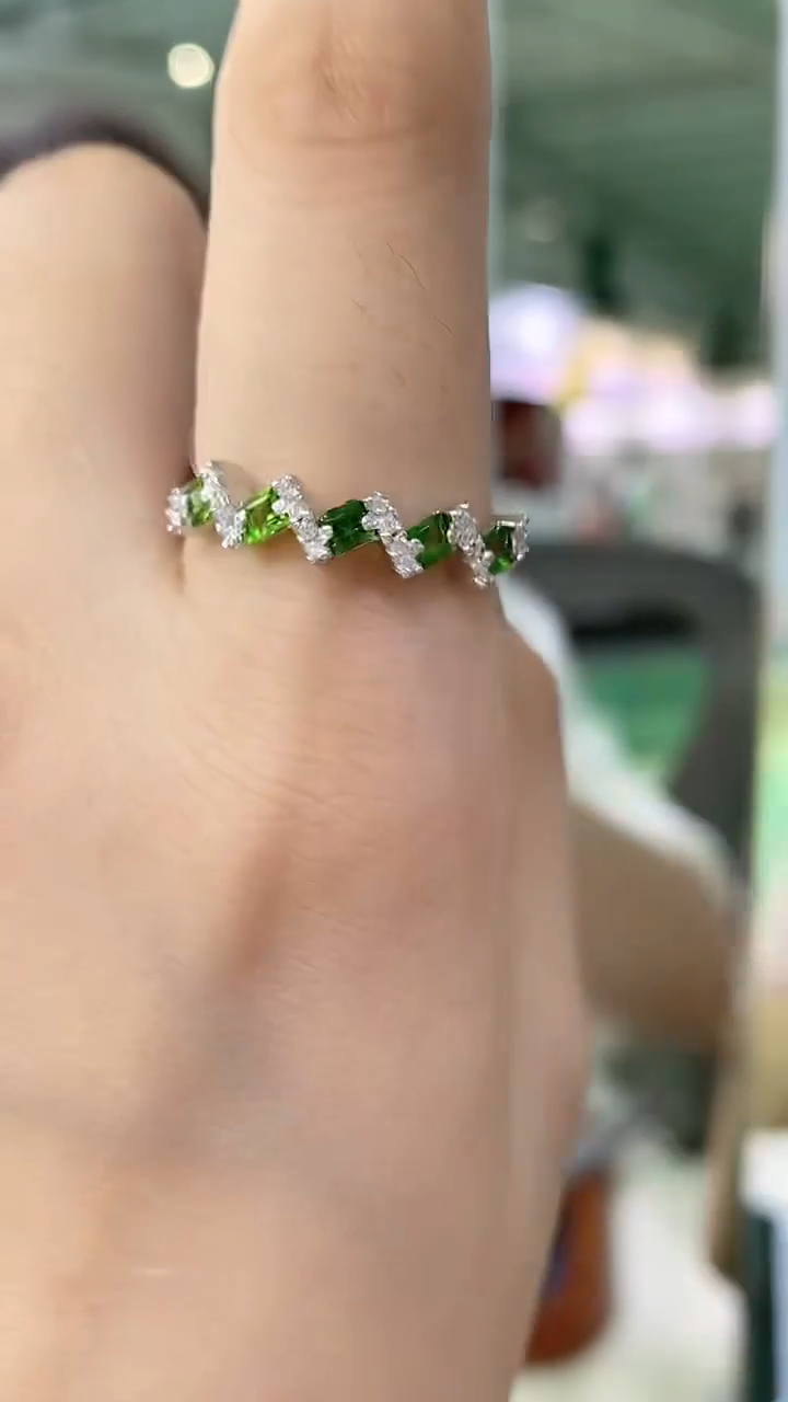 银S925镶嵌透辉石戒指096ZB1102产品一个