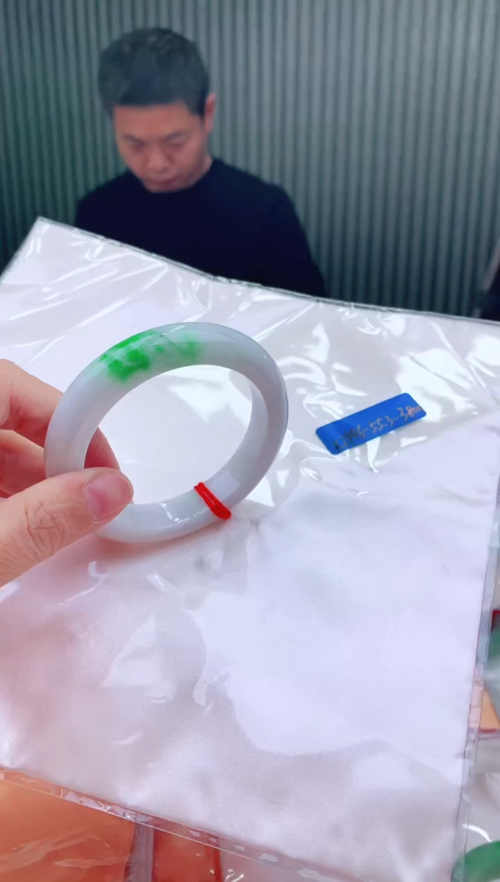 未镶嵌手镯翡翠54+