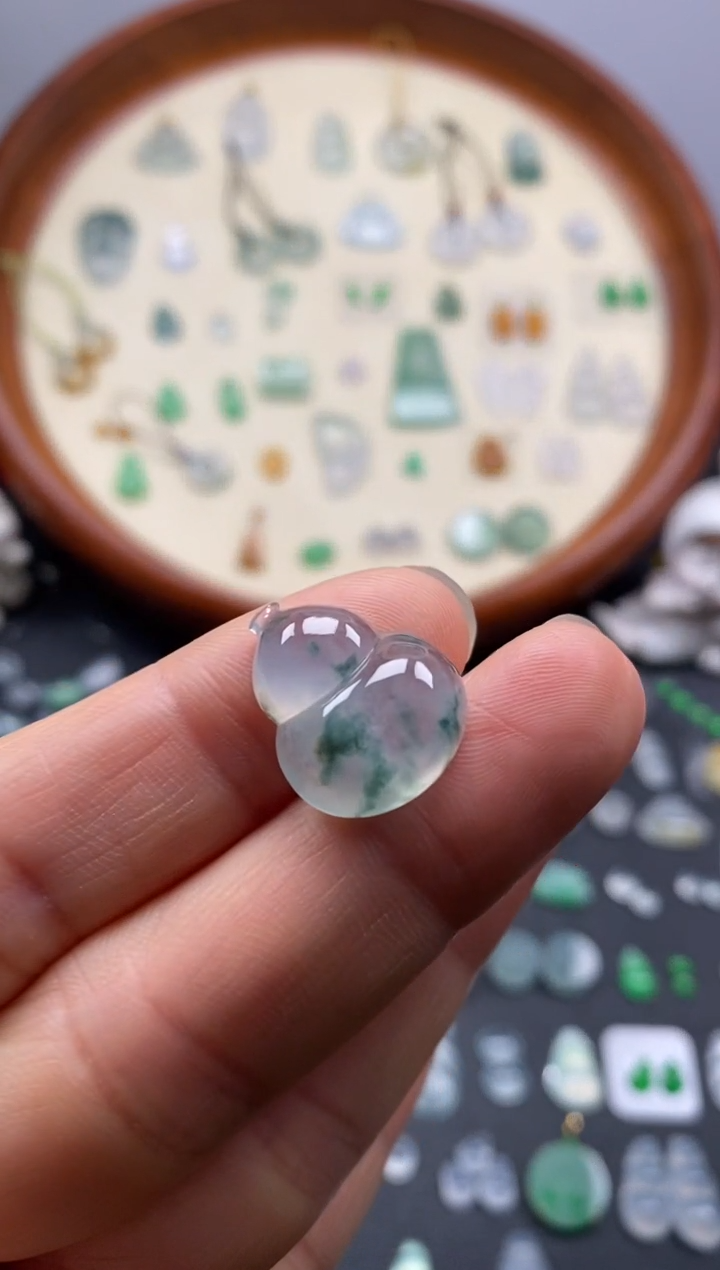 颈饰未镶嵌翡翠高冰飘花葫芦/芬