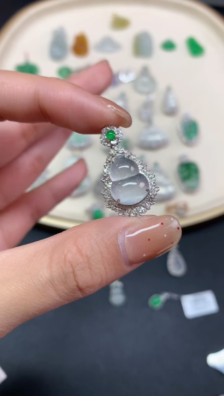 【闪购商品】翡翠吊坠(不含链)18K金镶嵌吊坠A411|9800