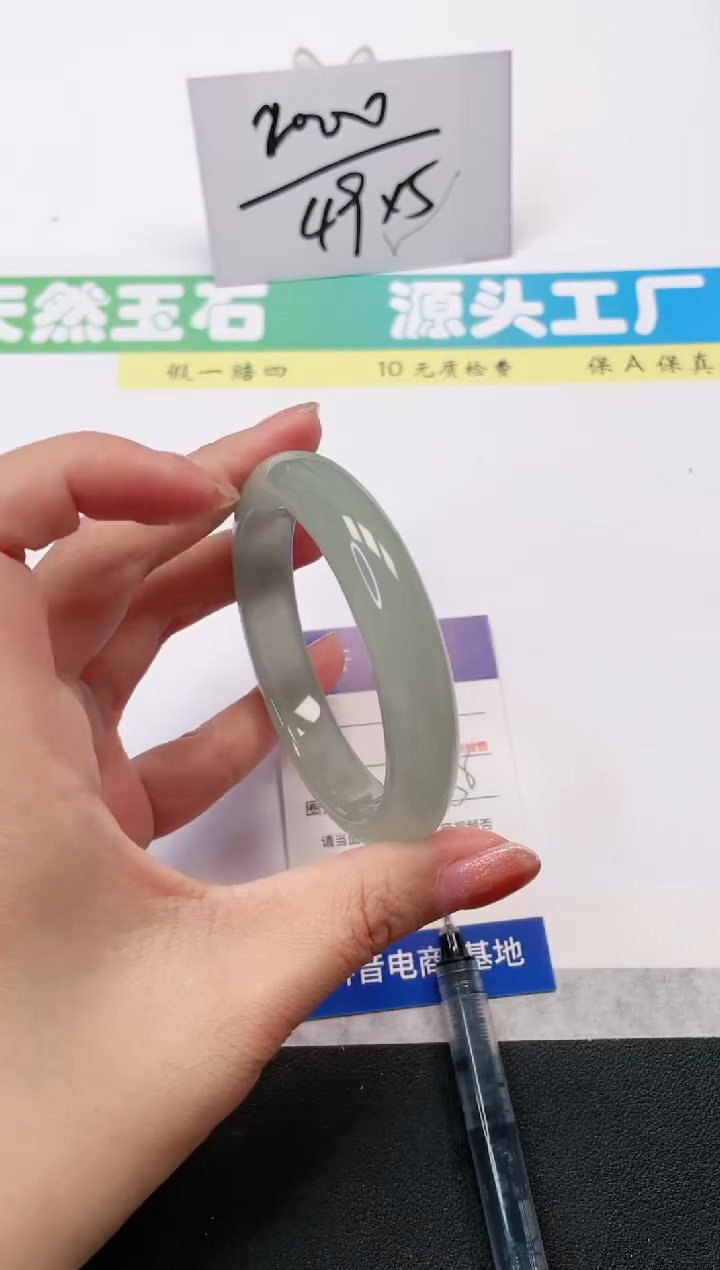 【闪购商品】石英质玉手镯未镶嵌180-58