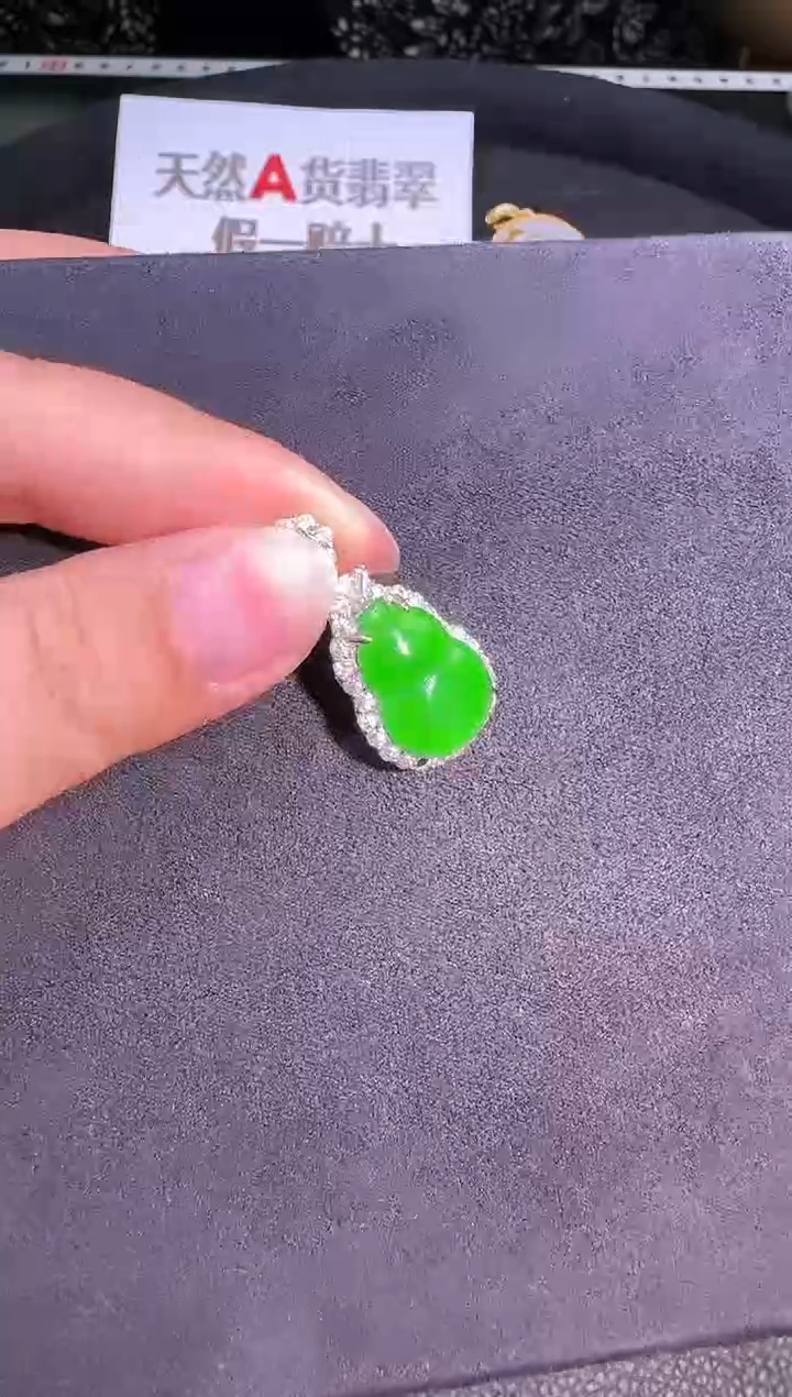 颈饰银S925镶嵌翡翠吊坠