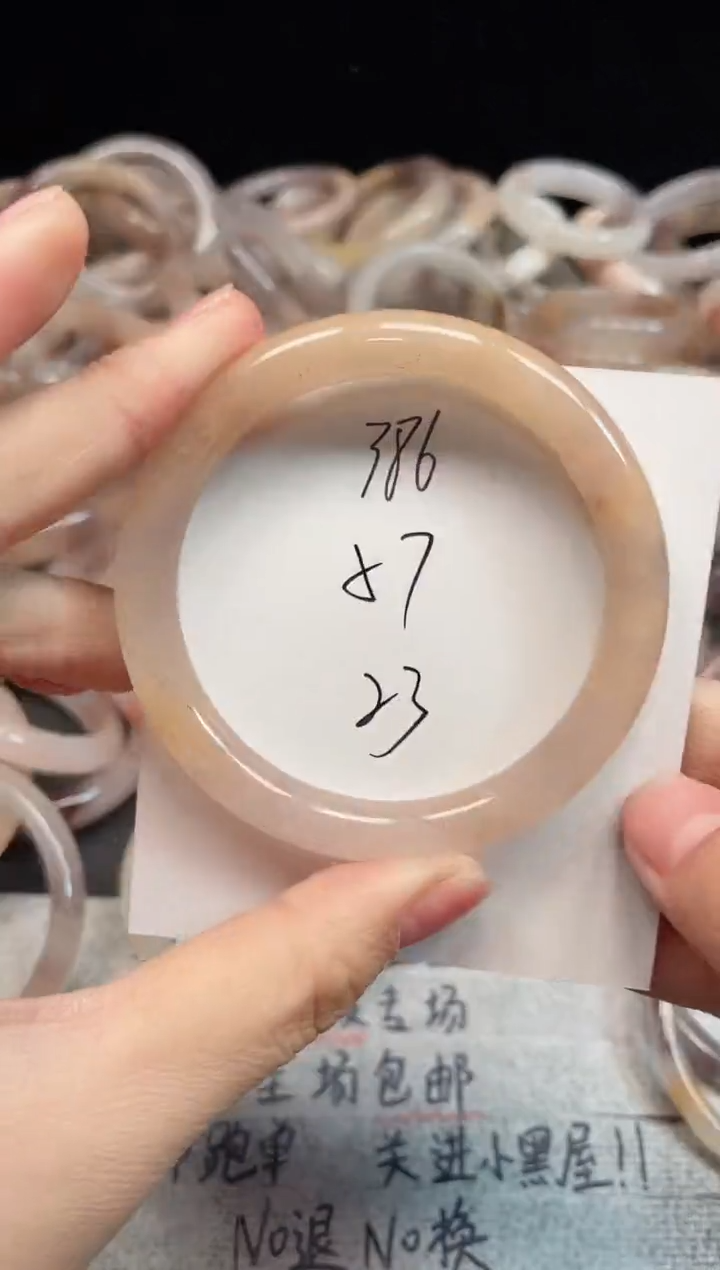 未镶嵌手镯石英质玉386