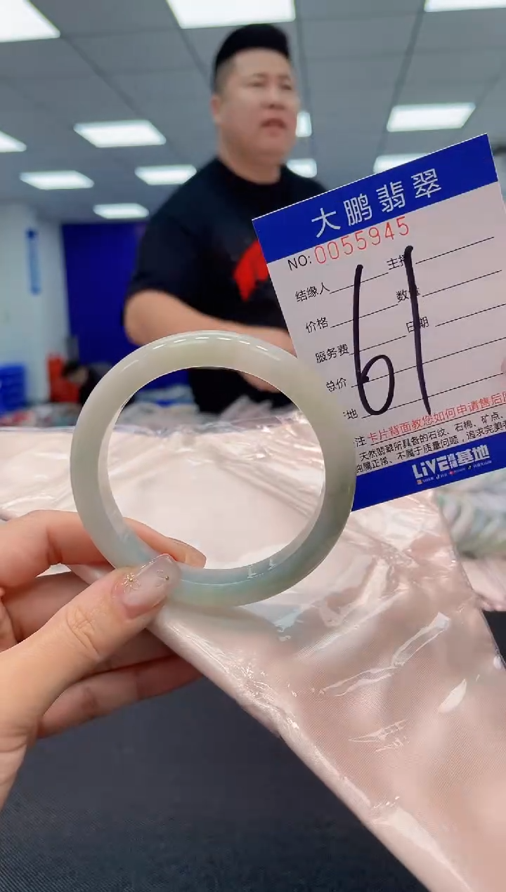 【闪购商品】翡翠手镯未镶嵌AAAAAAAAAA