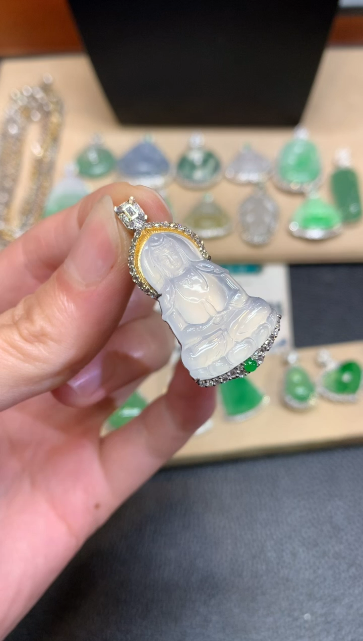 【闪购商品】翡翠颈饰18K金镶嵌观音【无服务费】