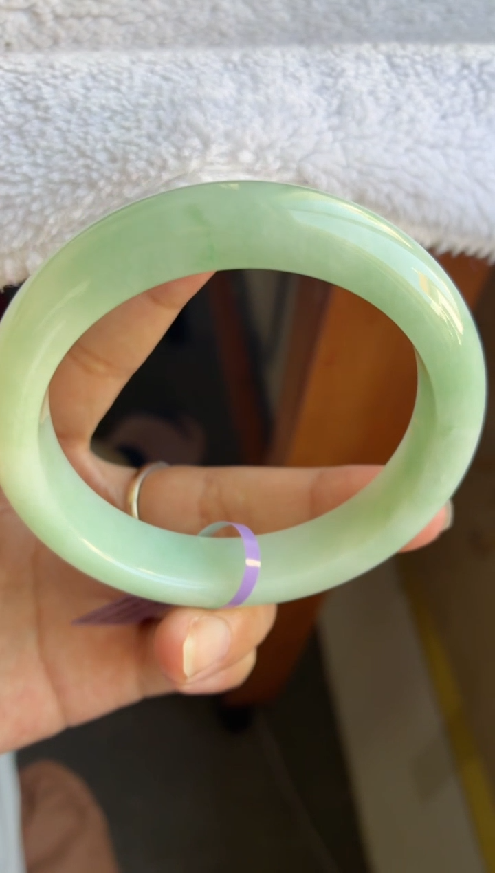 未镶嵌手镯翡翠（巨血漏）老种细糯满色果绿8号