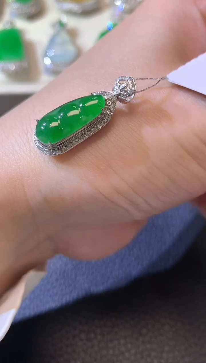 【闪购商品】翡翠吊坠(不含链)18K金镶嵌A78