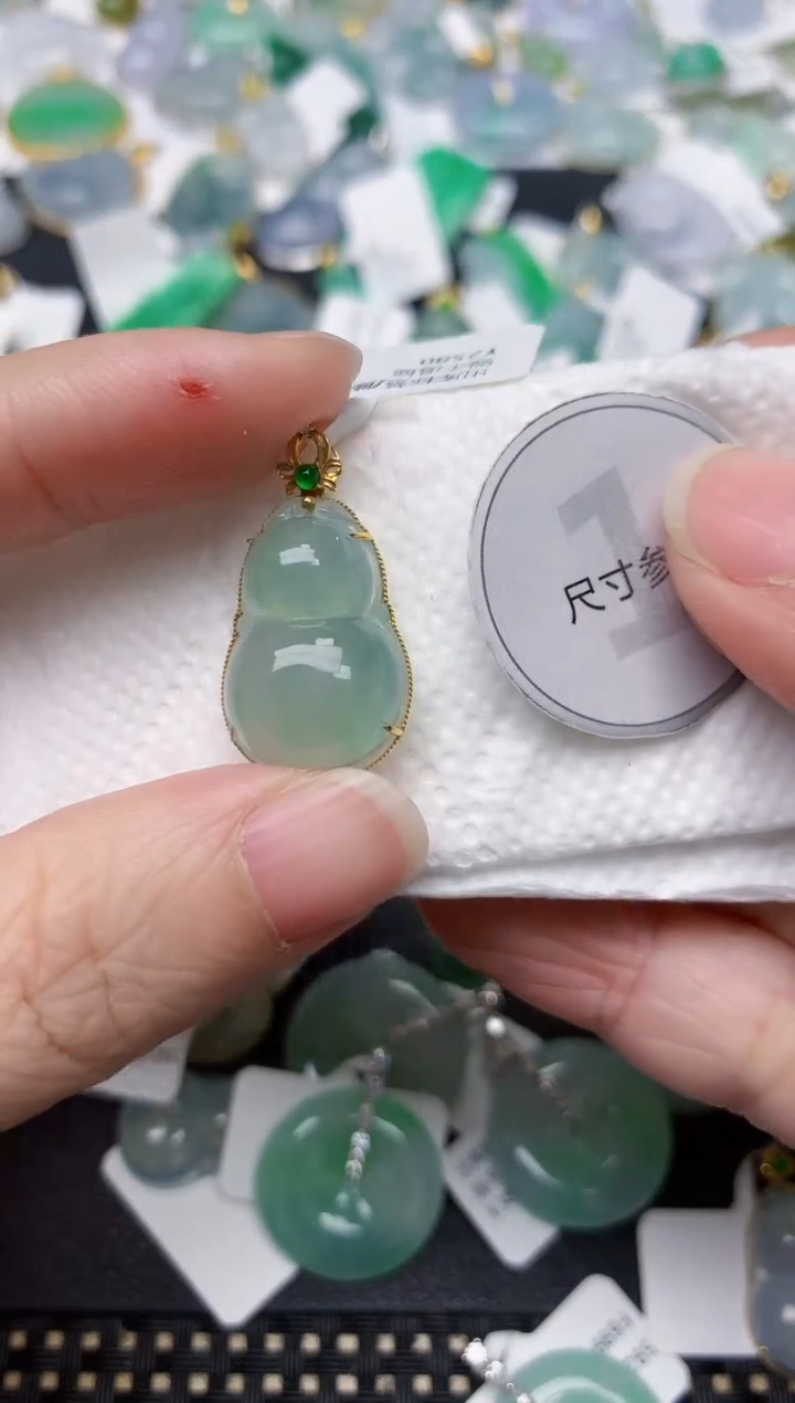 颈饰18K金镶嵌翡翠天然缅甸A货翡翠