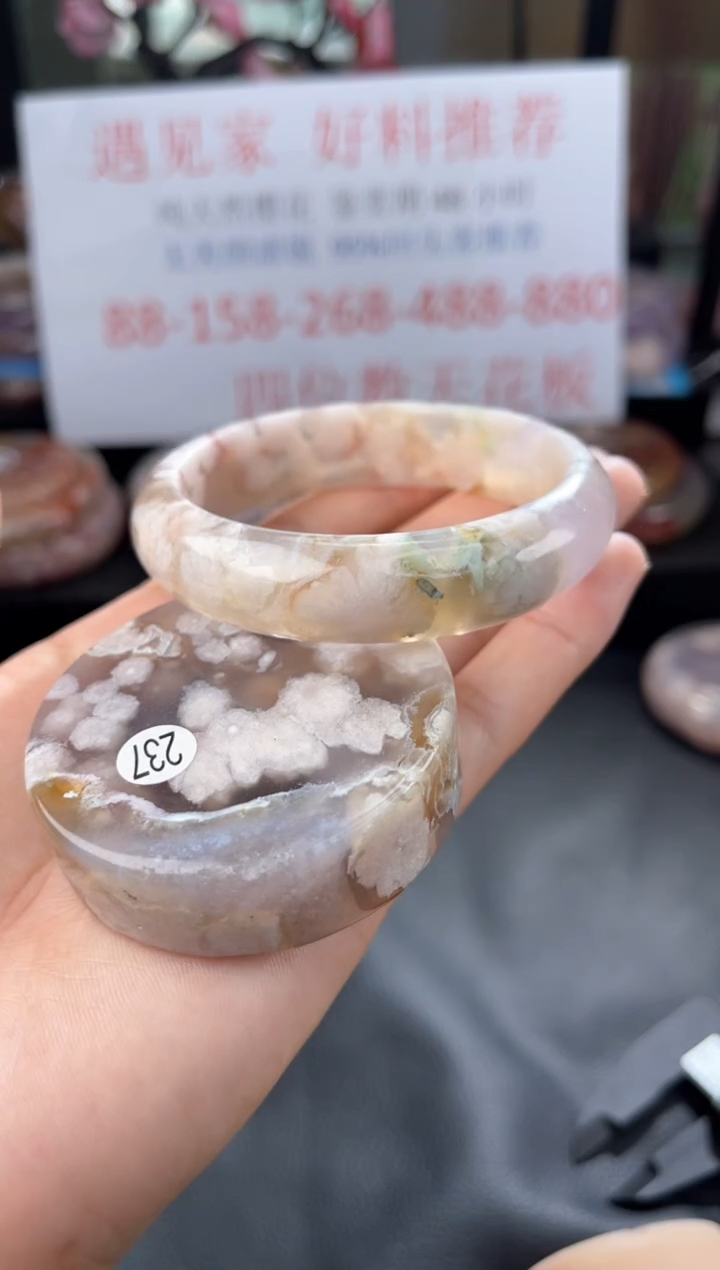 【闪购商品】石英质玉手镯未镶嵌59