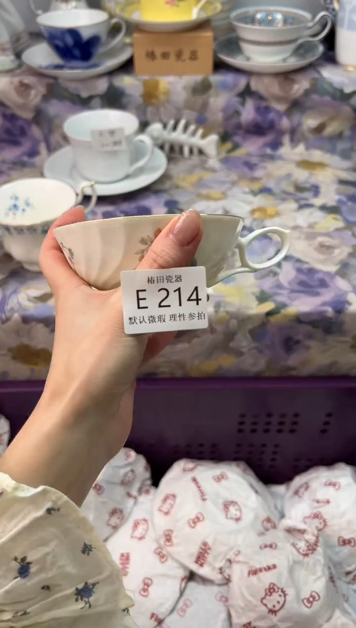 瓷片雨*瓷片瓷片          E 214