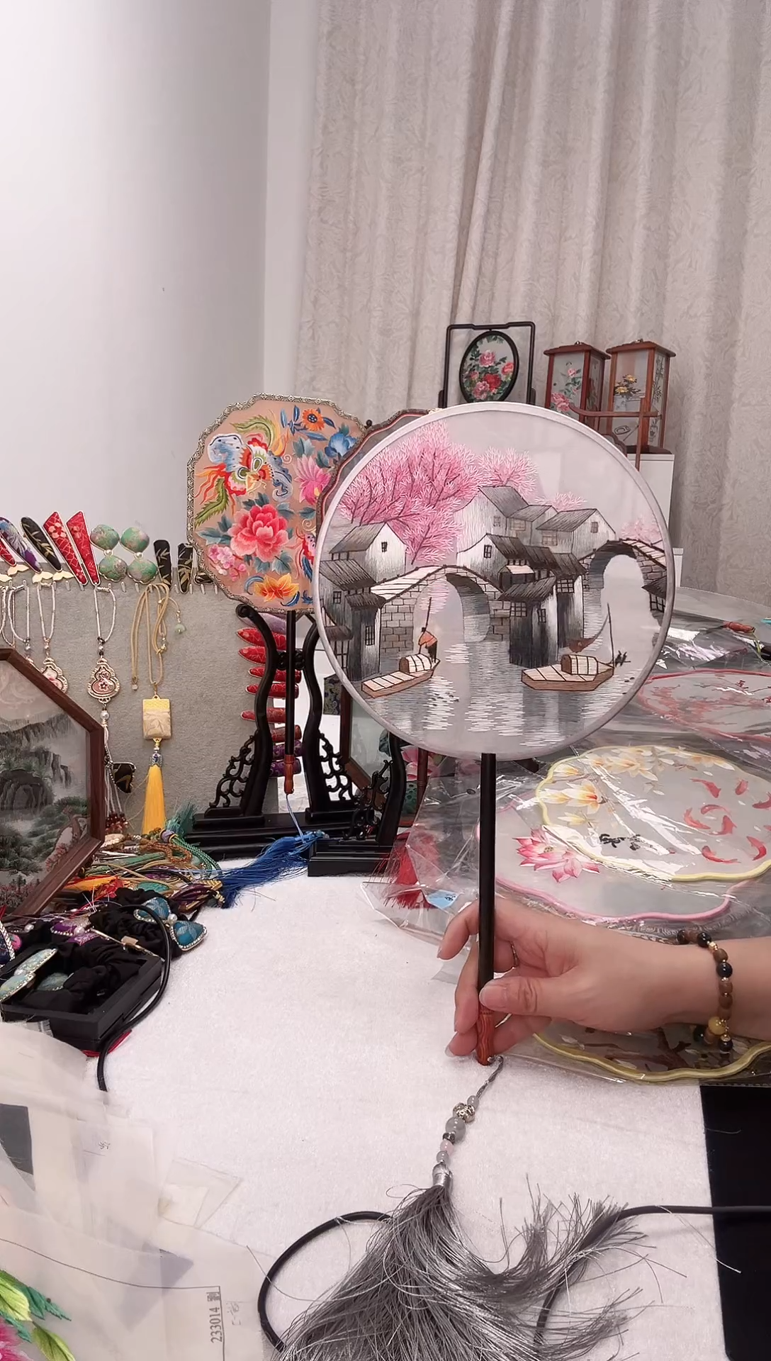 扇子苏绣作品手工团扇