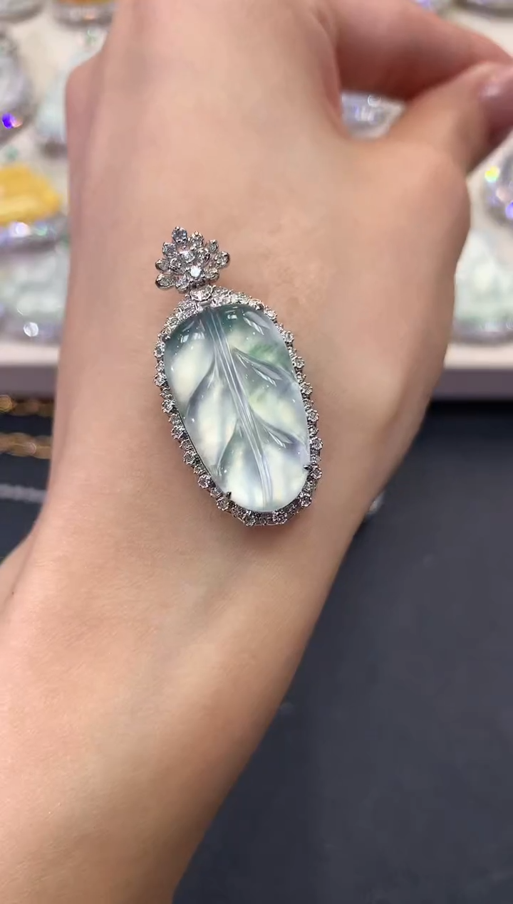 【闪购商品】翡翠吊坠(不含链)18K金镶嵌w33        