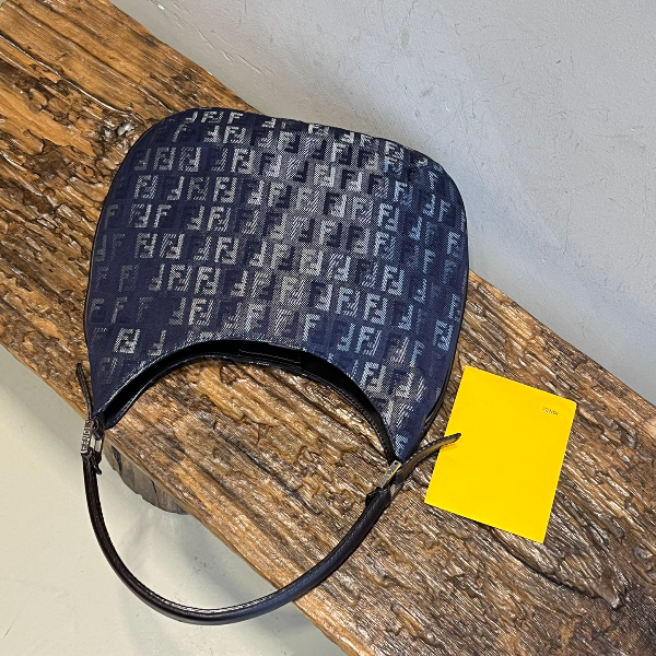 95新 FENDI/芬迪 hobo单肩包