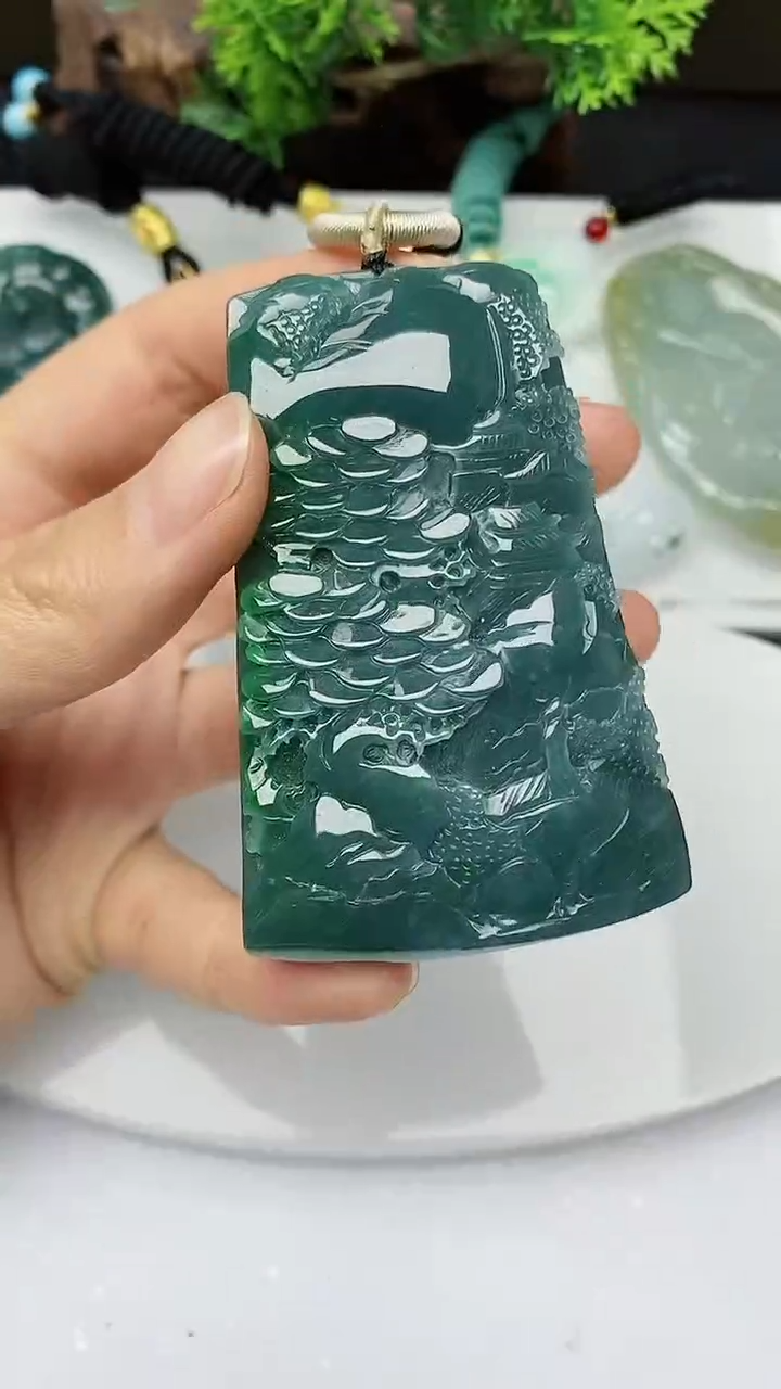 【闪购商品】翡翠颈饰未镶嵌        