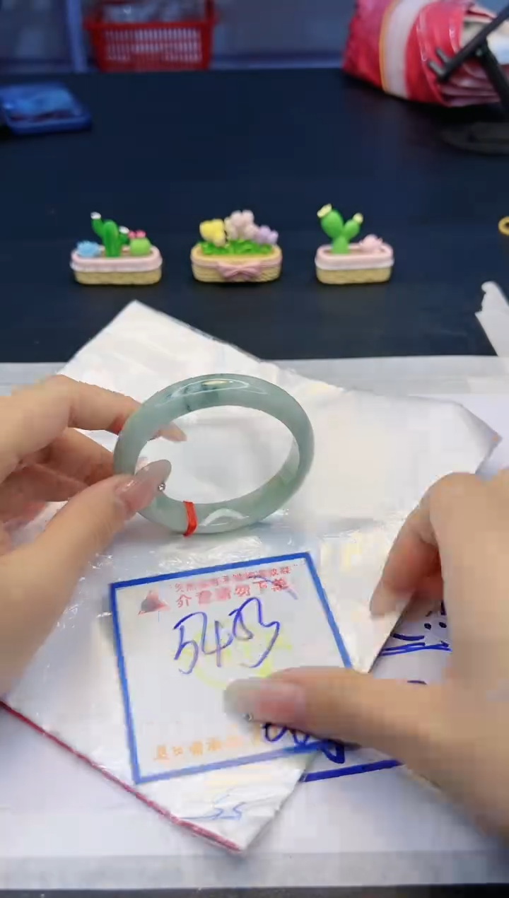 【闪购商品】翡翠手镯未镶嵌，质检证书图片色彩偏黑白