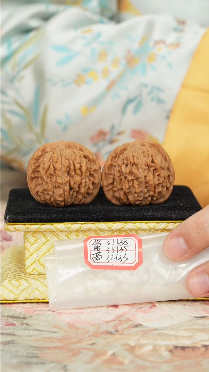 【闪购商品】文玩核桃把件一代楼