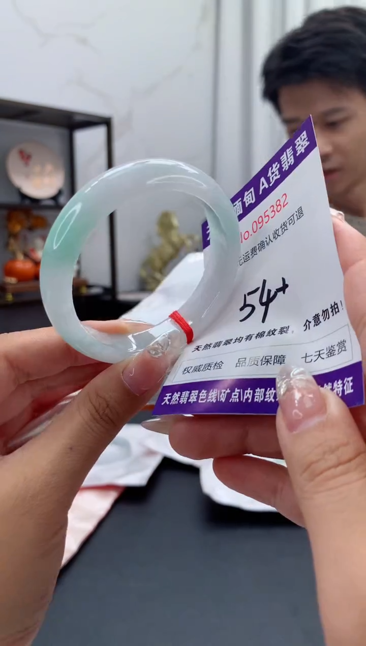 未镶嵌手镯翡翠有纹，完美者勿拍