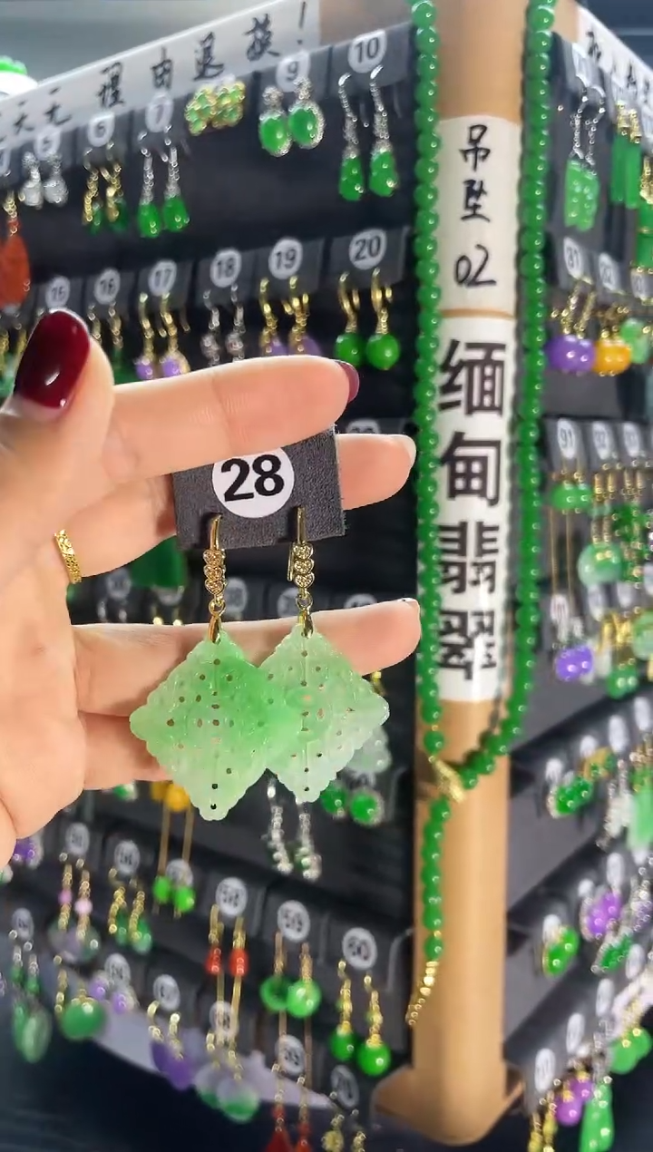 【闪购商品】翡翠耳饰银S925镶嵌28...