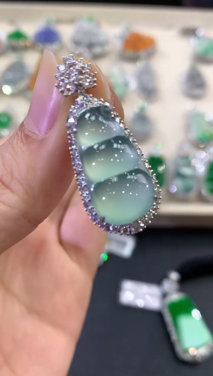 【闪购商品】翡翠吊坠(不含链)18K金镶嵌D106