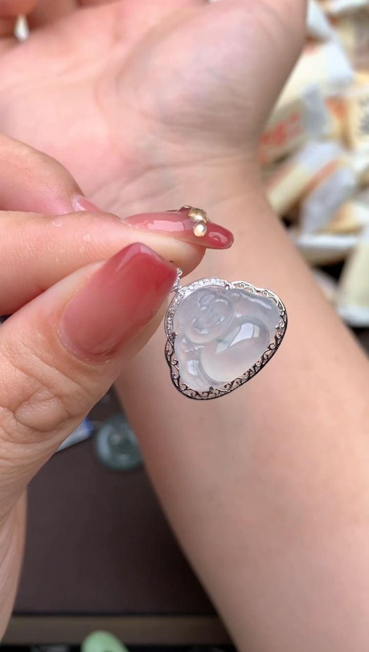 翡翠18K金镶嵌颈饰—