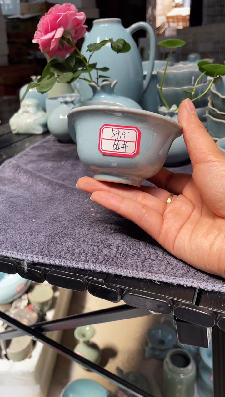 其他64#压手杯 天青 微瑕无款