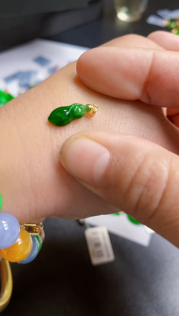 【闪购商品】翡翠颈饰18K金镶嵌吊坠