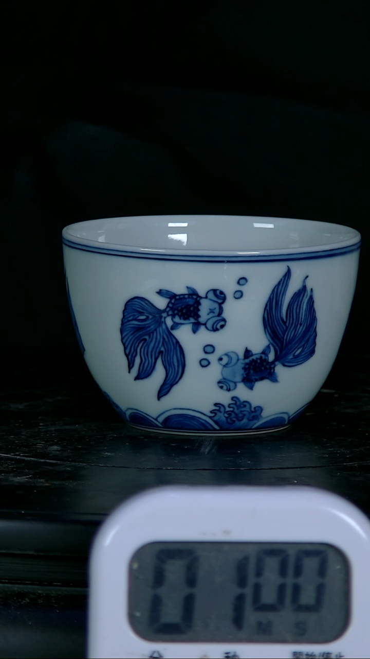 【闪购商品】杯青花精绘鱼藻图杯