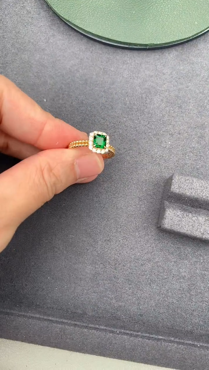 【闪购商品】石榴石（沙弗莱）戒指18K金镶嵌1ct沙弗莱戒指