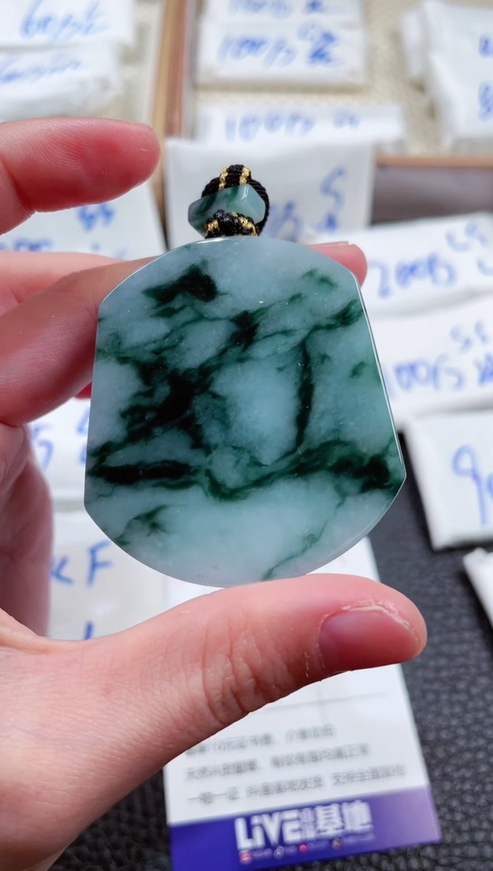 【闪购商品】翡翠颈饰未镶嵌000019671