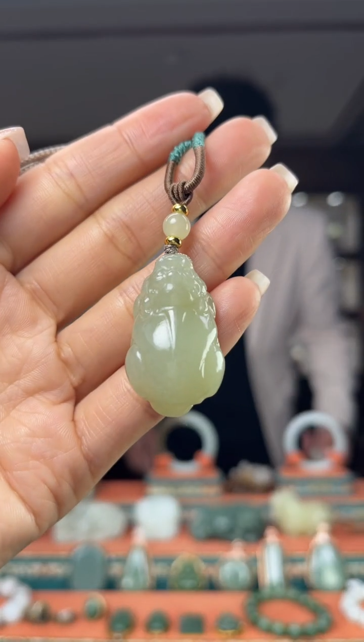 颈饰未镶嵌和田玉佩佩