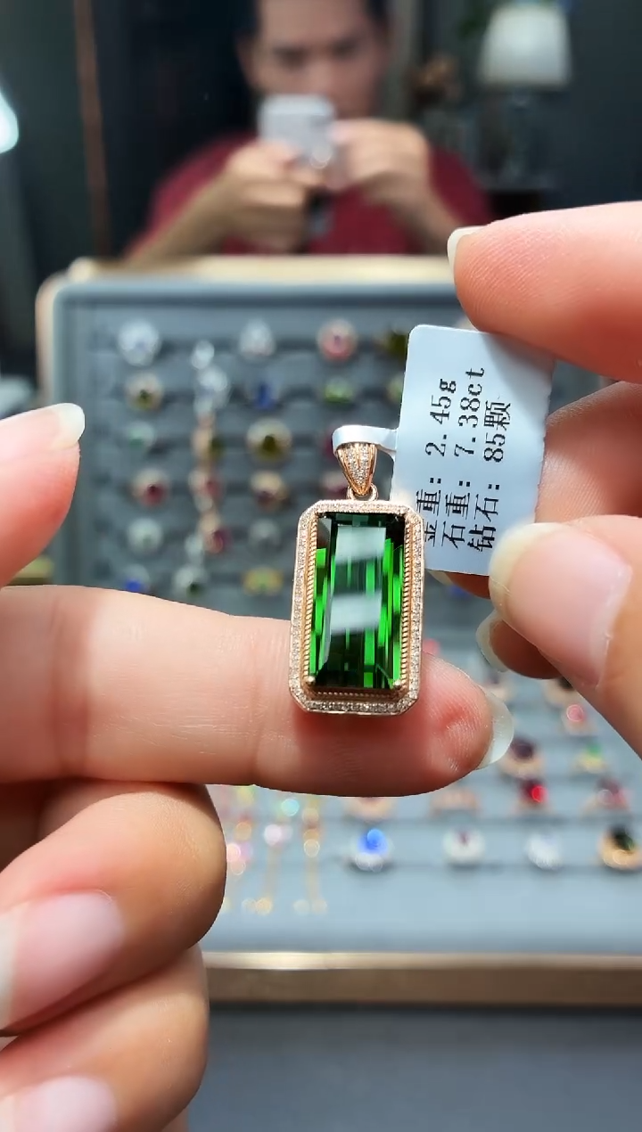 颈饰18K金镶嵌碧玺7.38.