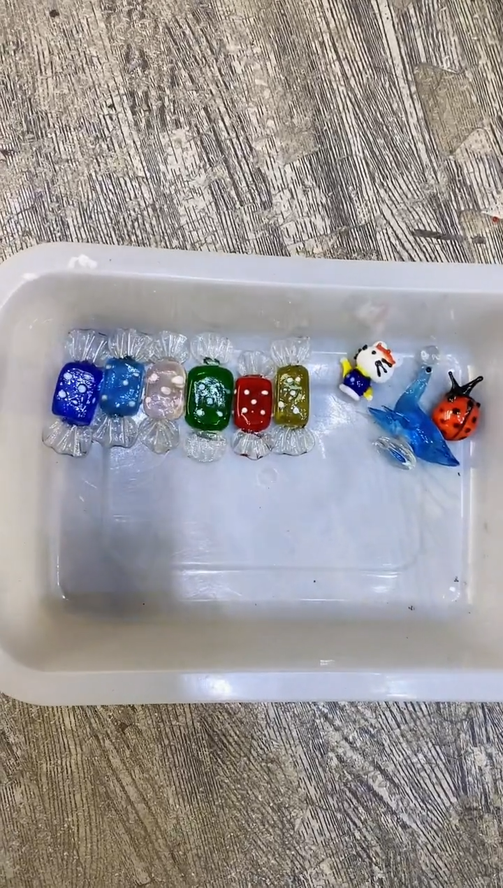 【闪购商品】琉璃手工艺品6块糖果+3件赠品