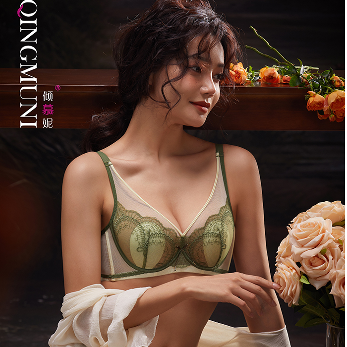 超薄大胸显小内衣女性感兔耳杯软钢圈蕾丝聚拢防下垂纯欲文胸