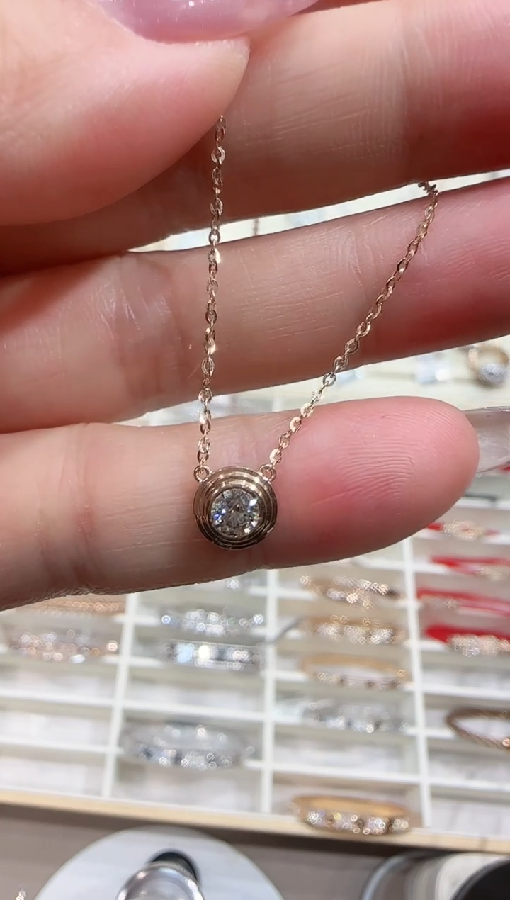 【闪购商品】钻石项链18K金镶嵌飞碟项链