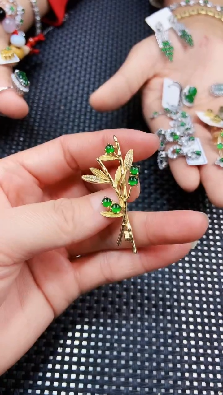 【闪购商品】翡翠吊坠(不含链)未镶嵌111111111