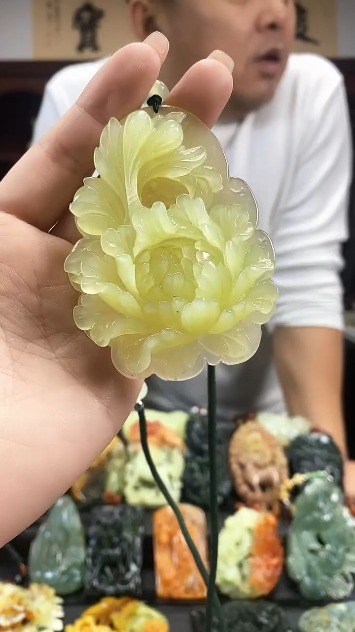 【闪购商品】蛇纹石玉吊坠未镶嵌·