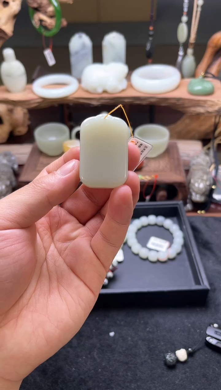 【闪购商品】和田玉吊坠未镶嵌且末迪克兰 无事牌 31427