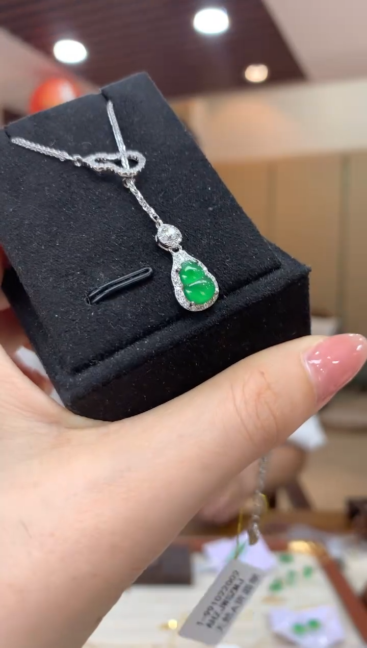 套链未镶嵌翡翠葫芦