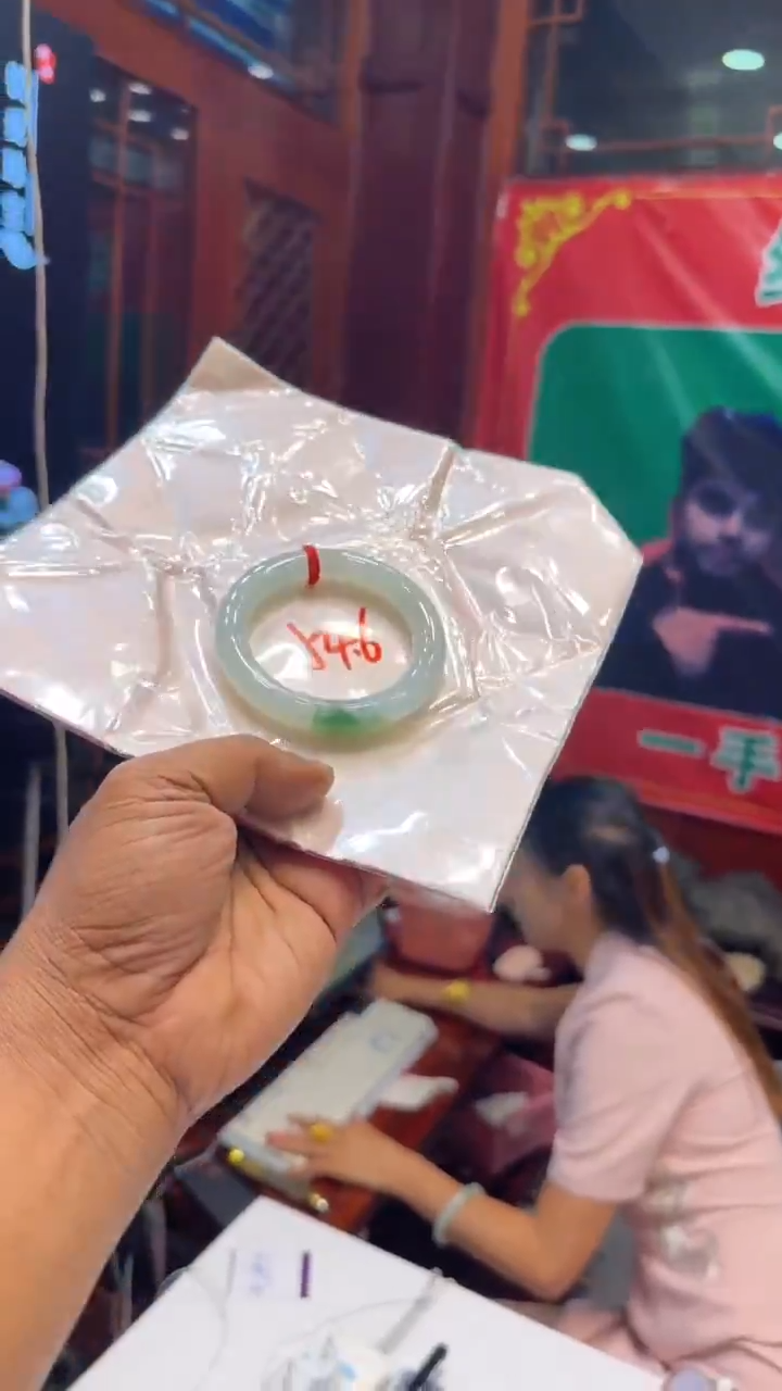 翡翠手镯未镶嵌手镯