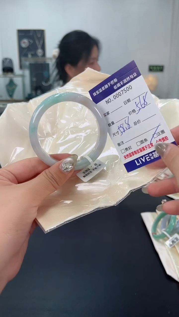 【闪购商品】翡翠手镯未镶嵌天然翡翠A货