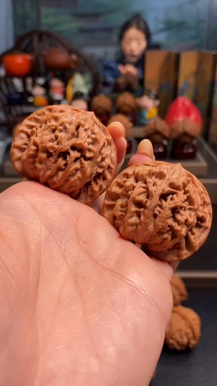 【闪购商品】文玩核桃把件H 190蟠龙纹45尺