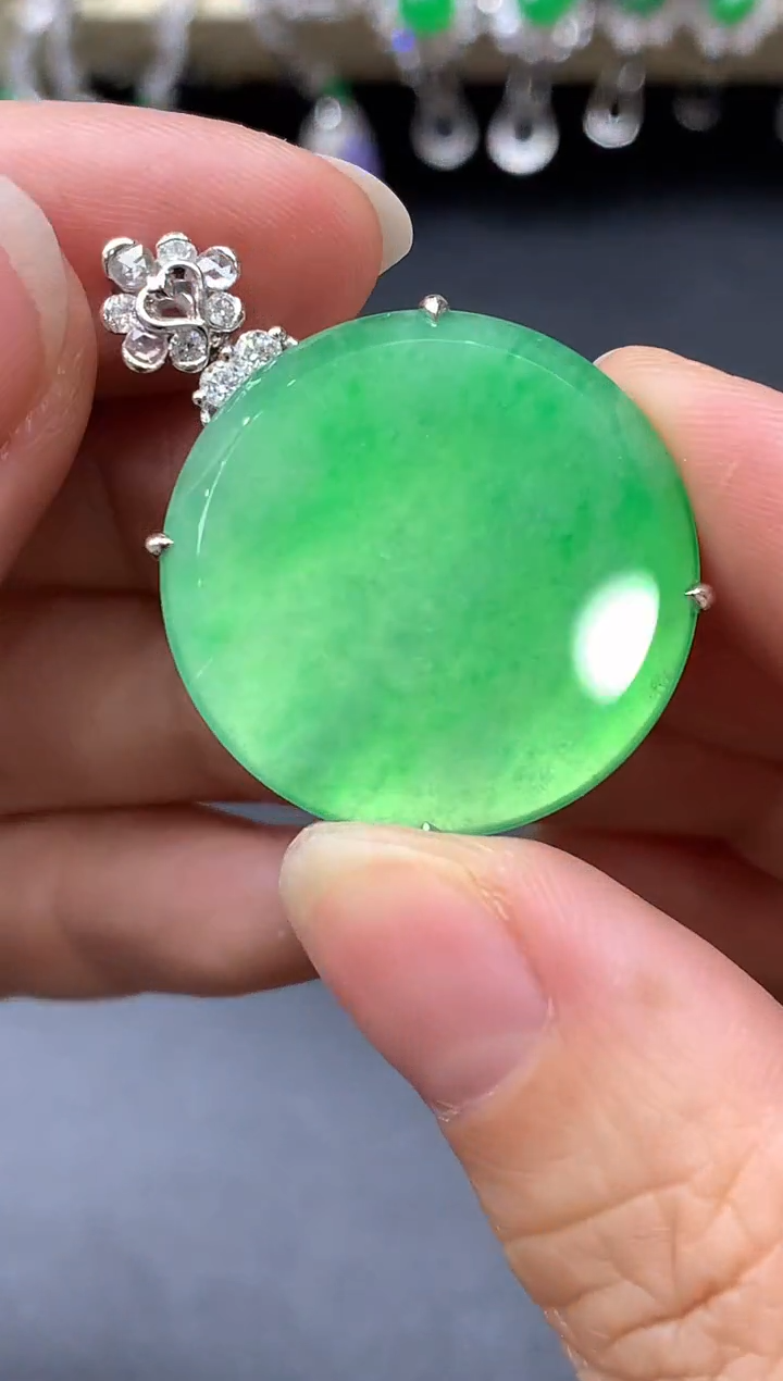 颈饰18K金镶嵌翡翠648-中国好珍宝