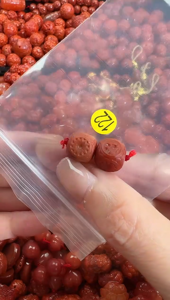 颈饰未镶嵌南红玛瑙1
