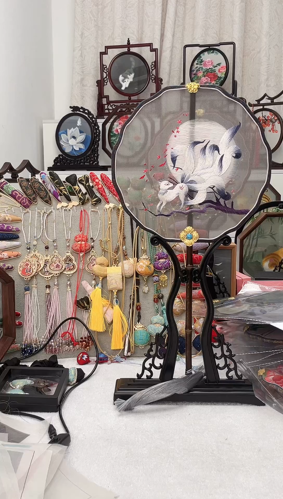 扇子苏绣作品手工团扇