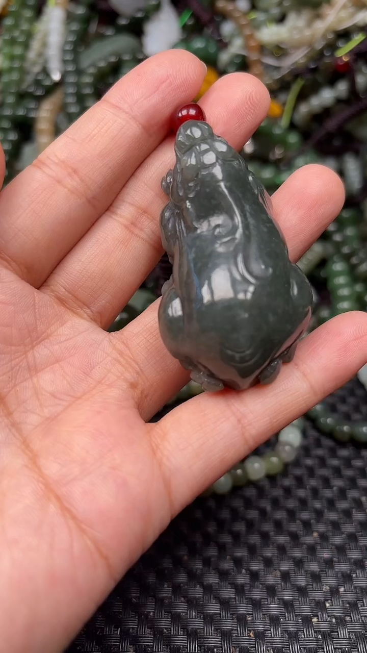 和田玉未镶嵌颈饰1