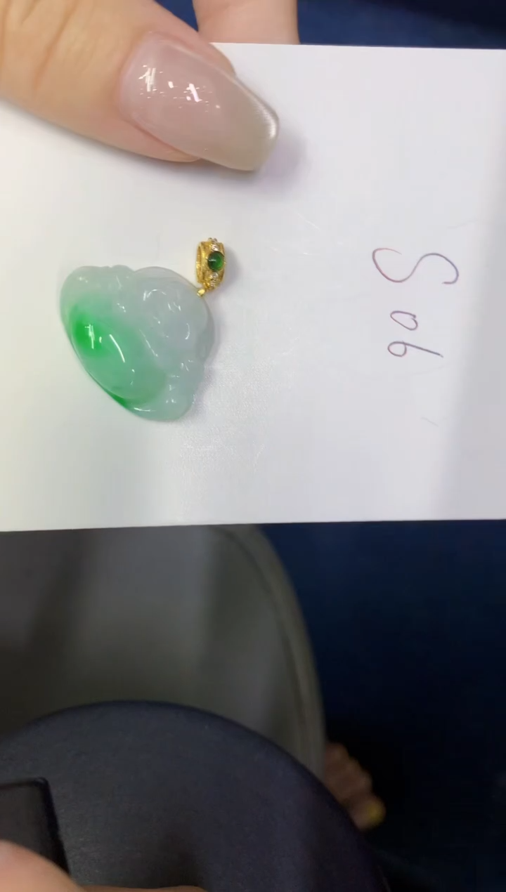 翡翠未镶嵌颈饰缅甸天然翡翠A货