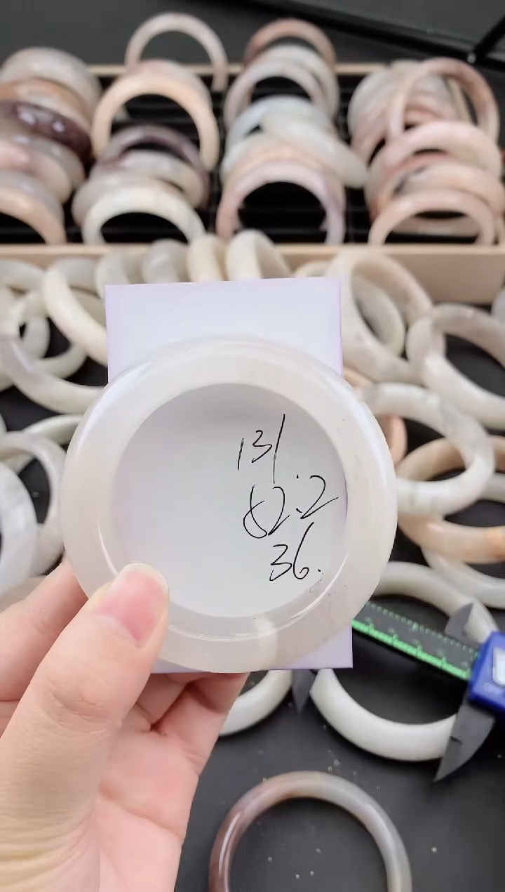 未镶嵌手镯石英质玉131